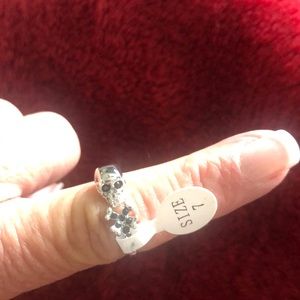 Skull and cross bones. Size 7